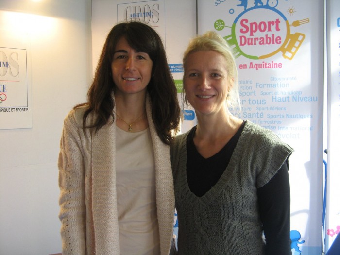 Elisa Ragazzi a sinistra durante la sua esperienza a Bordeaux